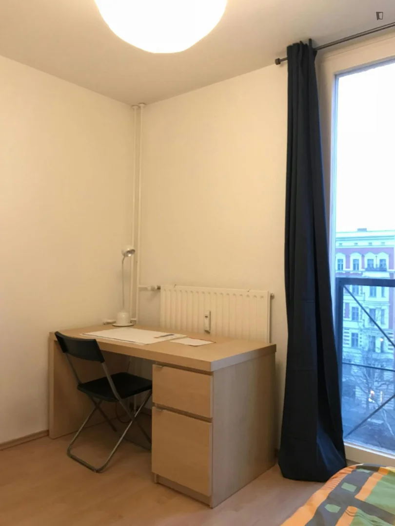 Bezahlbares Zimmer für Studenten mit ausreichender Beleuchtung in 