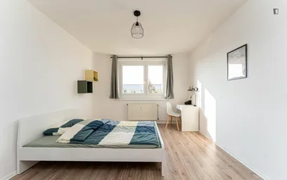 Habitación privada muy luminosa en {area}