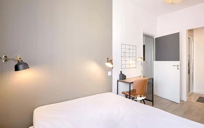 Habitación privada muy luminosa en {area}