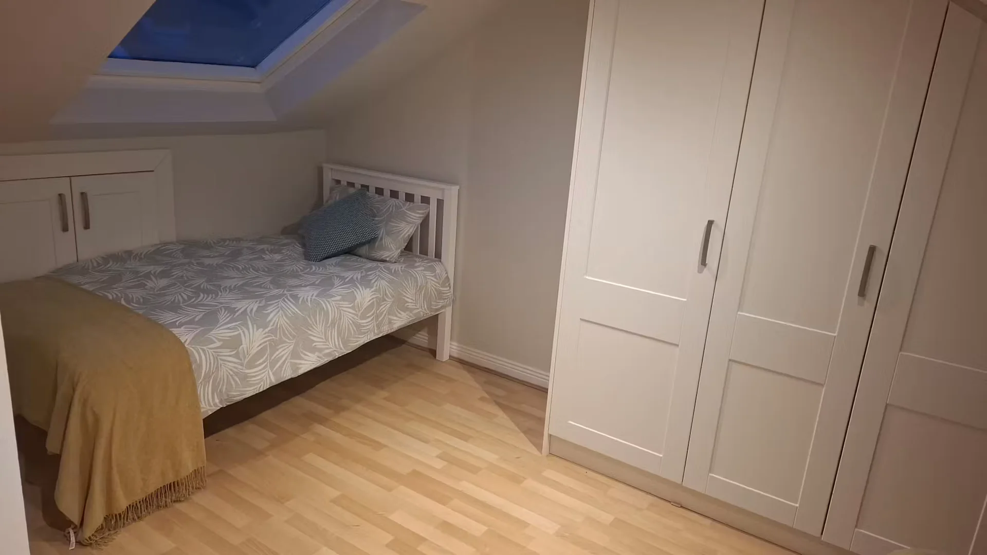 Comfortable and spacious student room in 