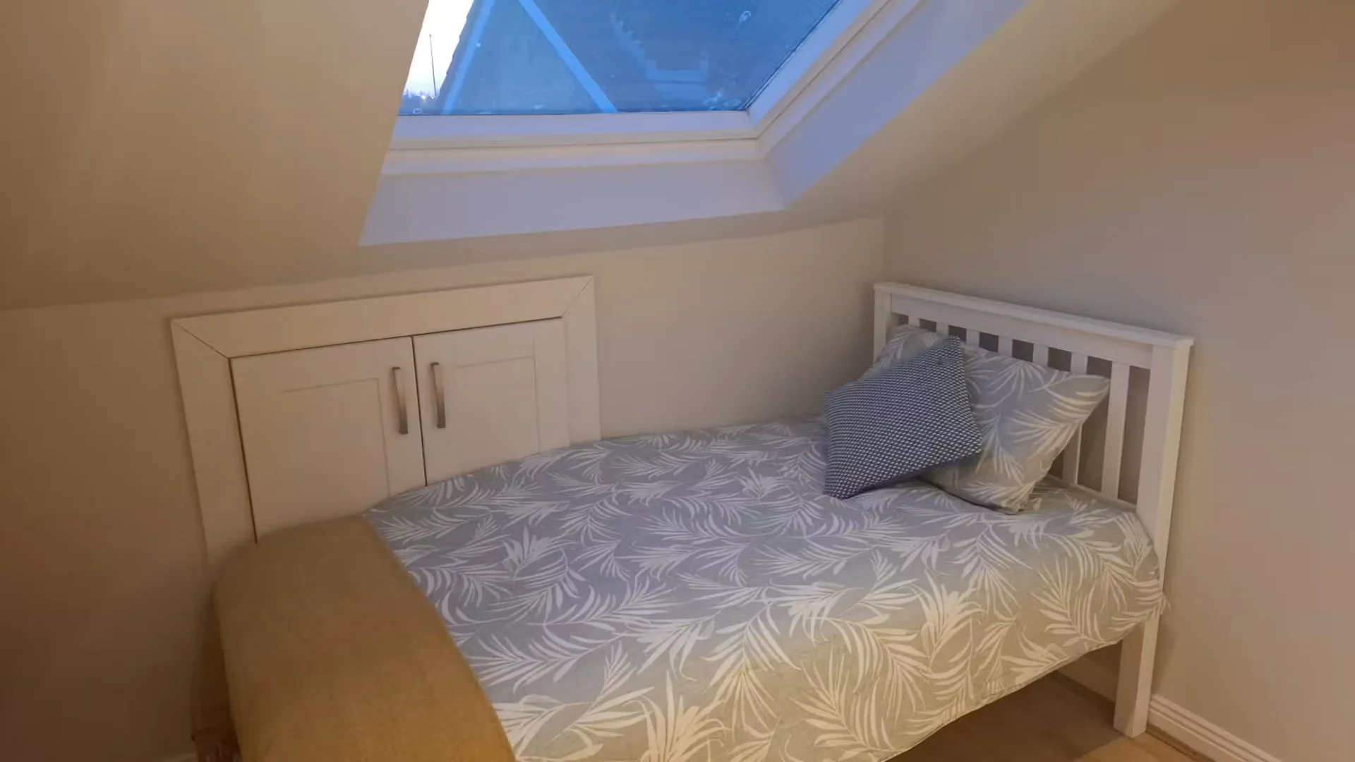 Room for rent in student apartment in , fully furnished