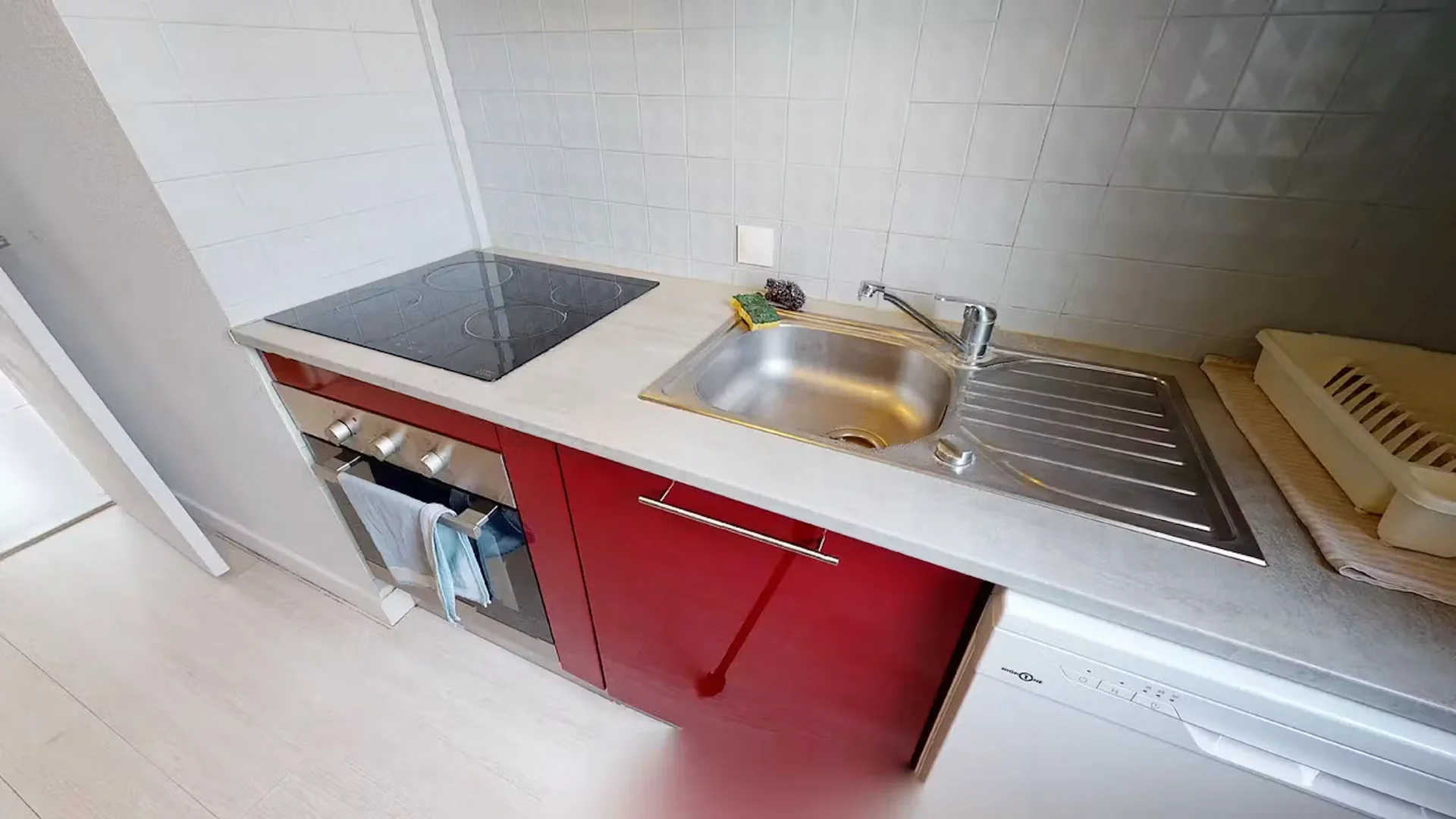 Affordable room for students with ample lighting in 