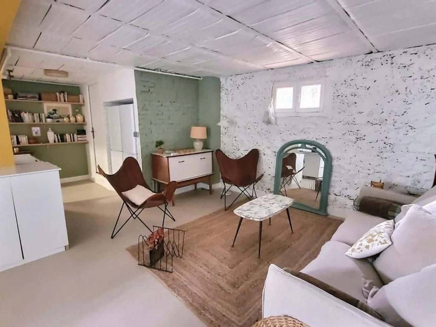 Student-friendly room in  with modern amenities