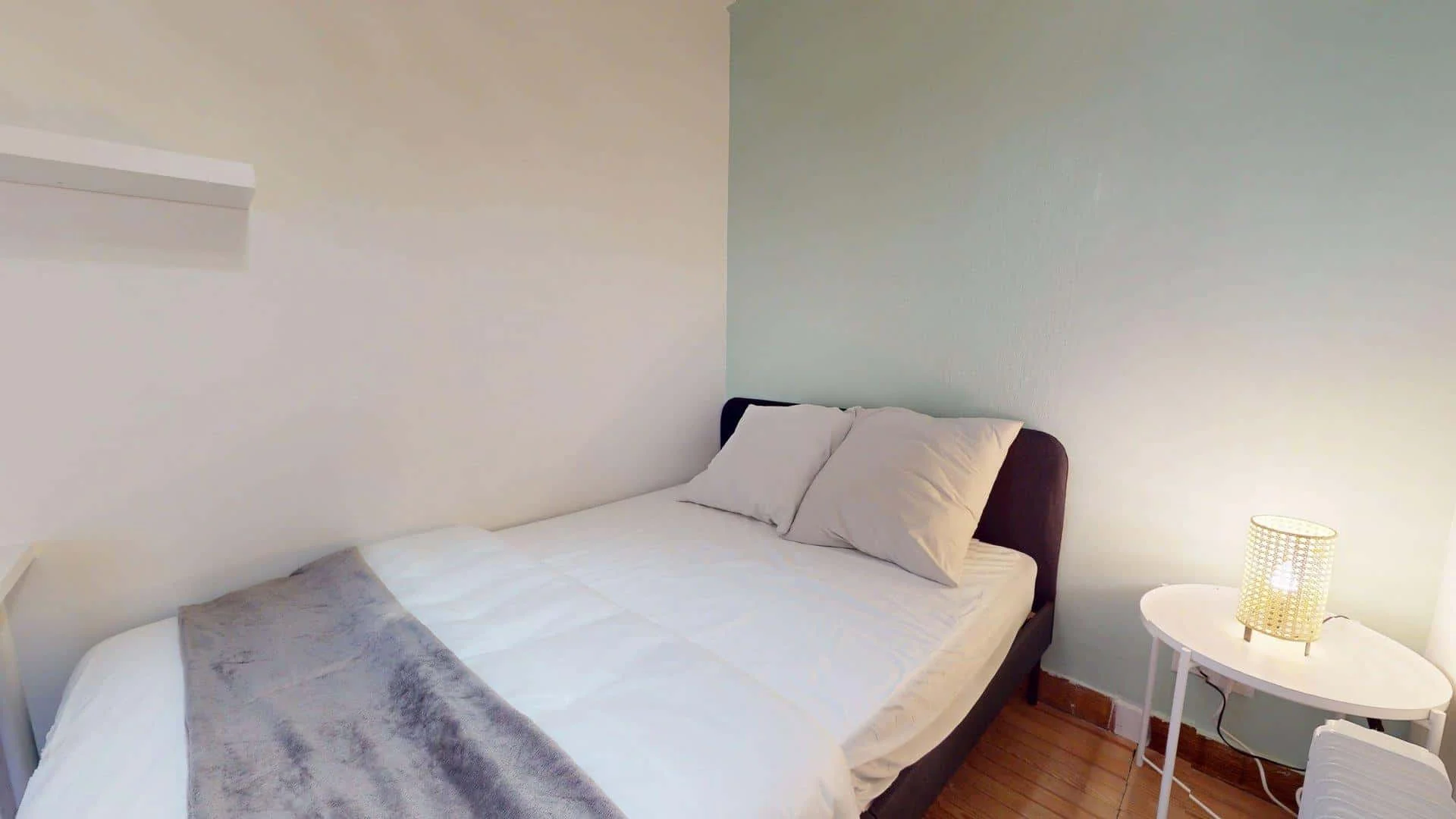 Quarto para alugar em apartamento de estudantes em , totalmente mobilado