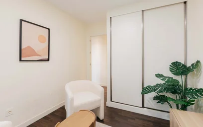 Private room at Calle Pablo Iglesias, 29, 03004 Alicante, Spain, image 7 of 11