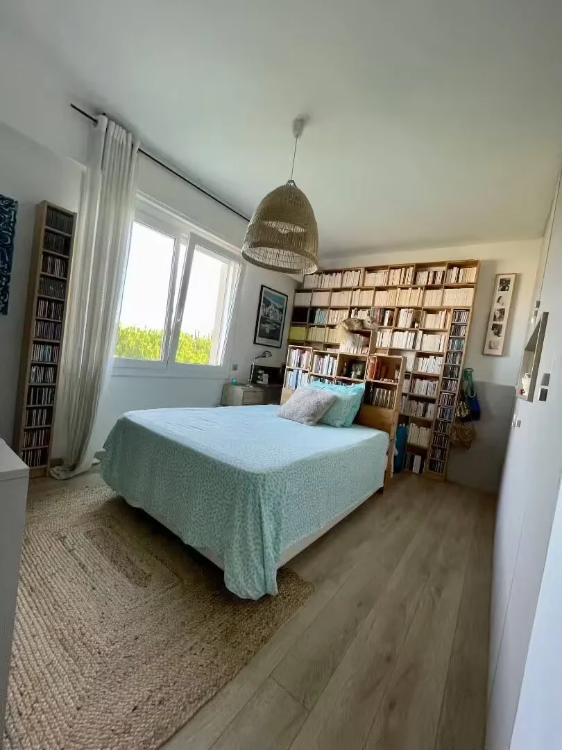 Student-friendly room in  with modern amenities