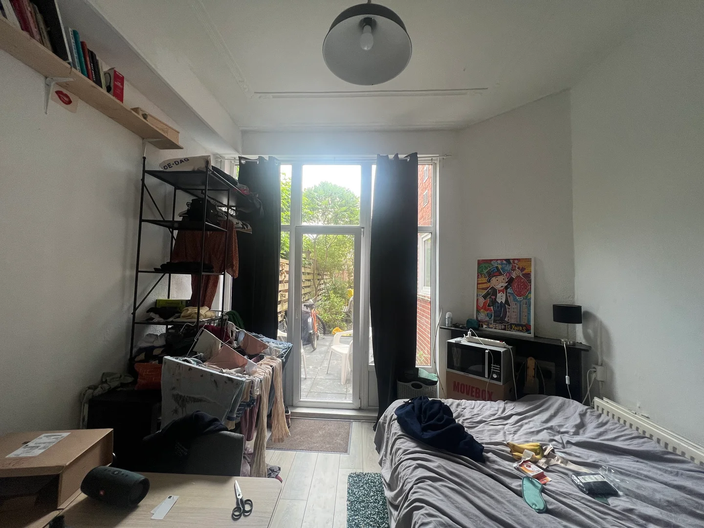 Chambre abordable pour les étudiants avec un bon éclairage dans 