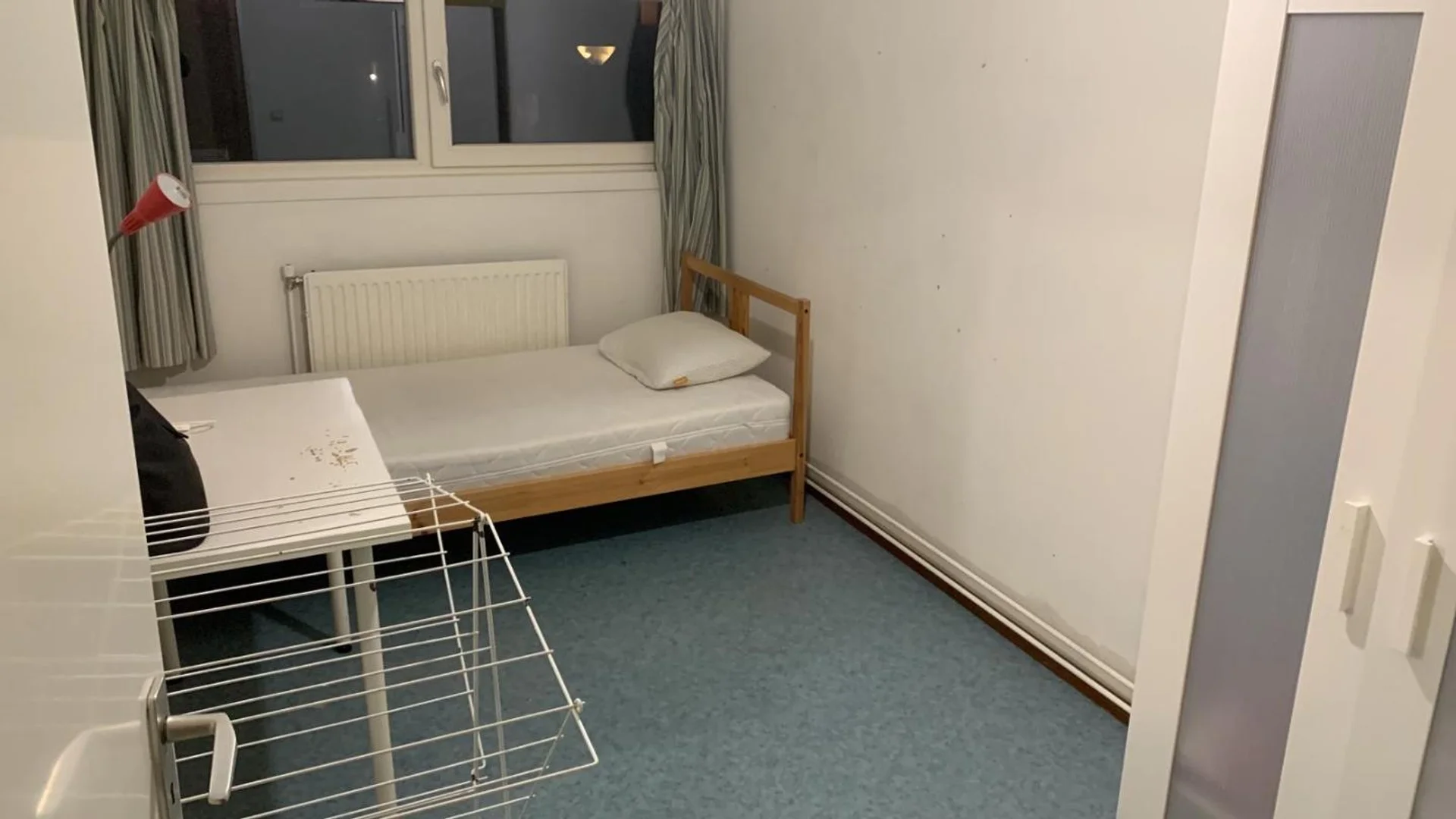 Student-friendly room in  with modern amenities