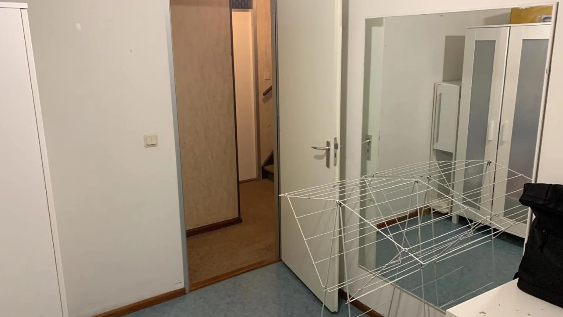 Functional student room perfect for studying in 