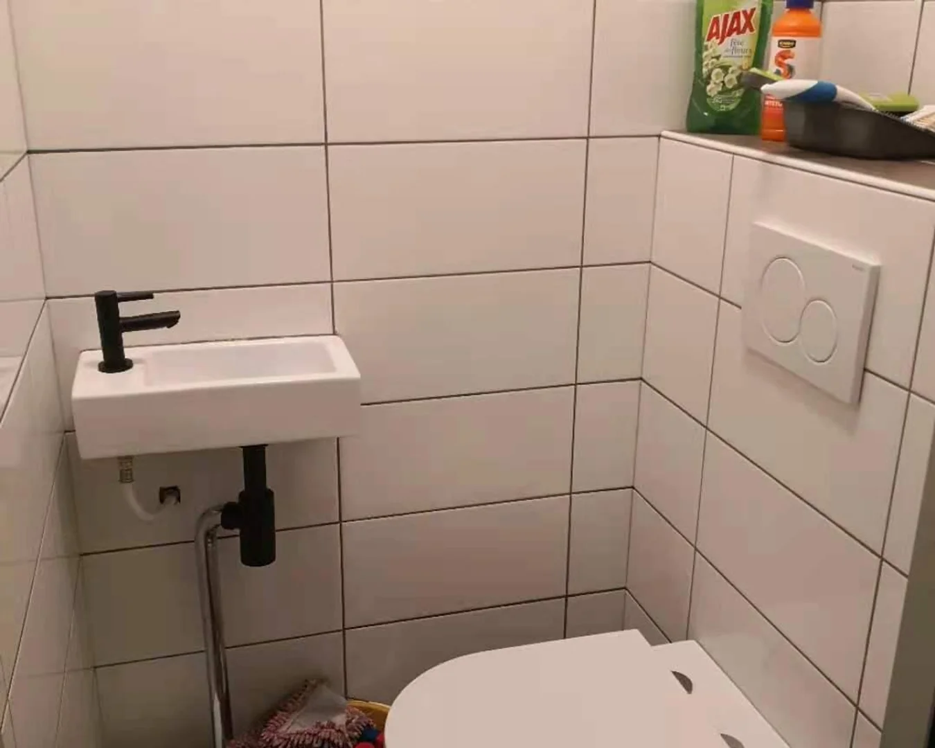 Functional student room perfect for studying in 
