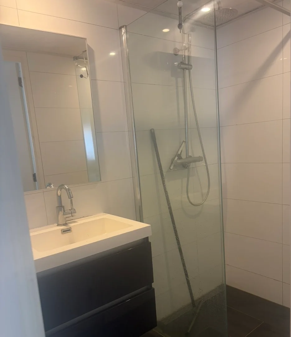 Zimmer in Studentenwohnung in  zu vermieten, voll möbliert