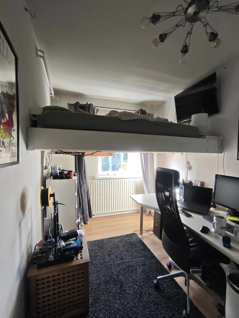 Habitación estudiantil económica con ubicación conveniente en 