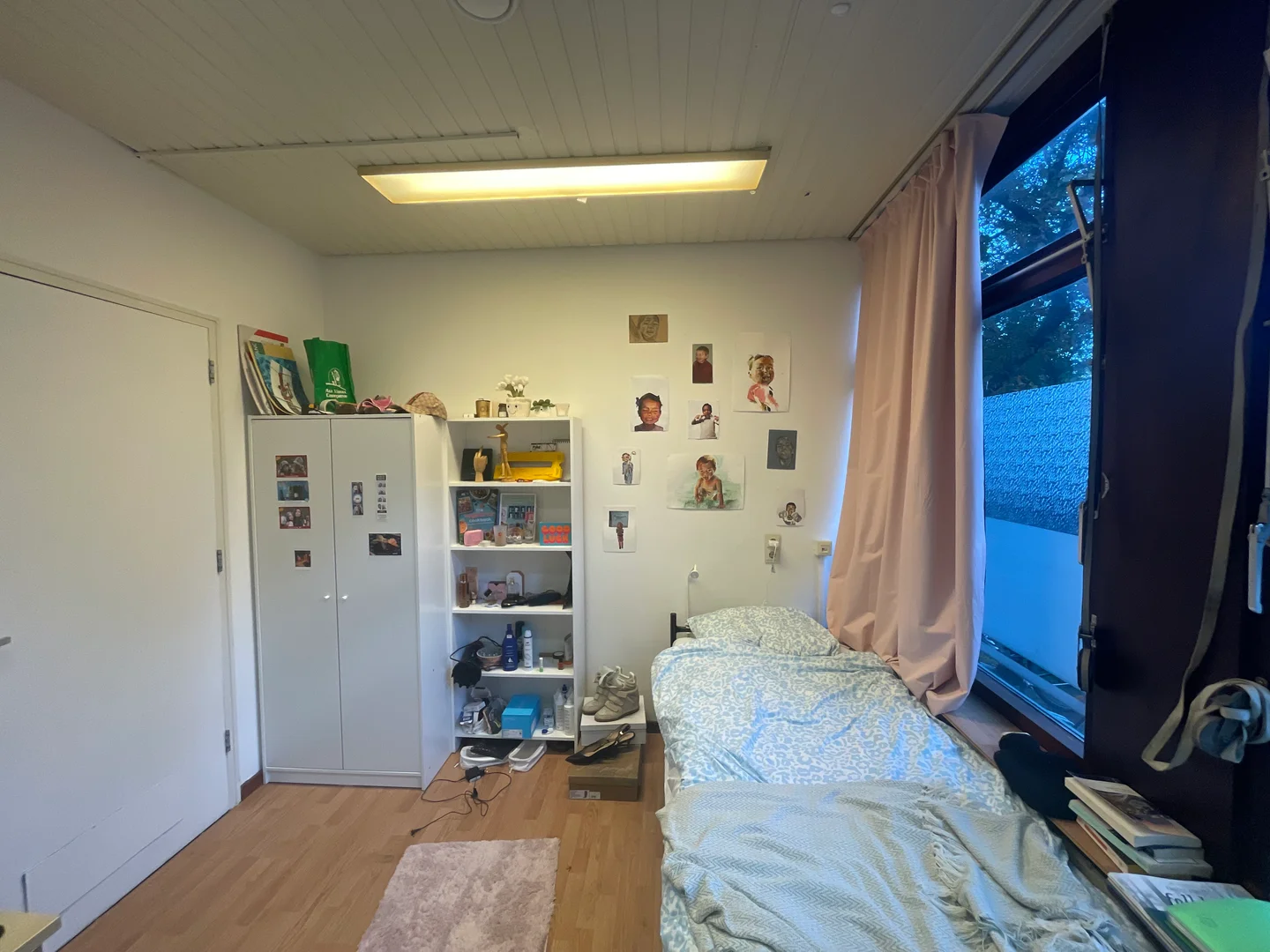 Functional student room perfect for studying in 