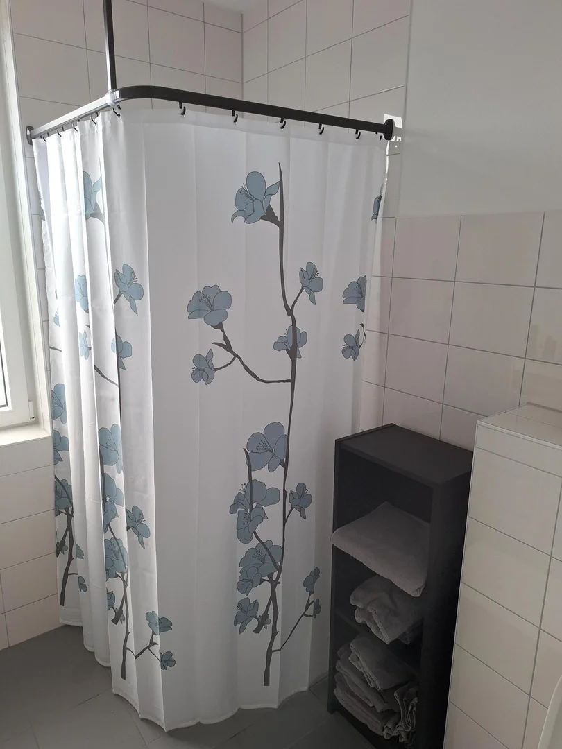 Habitación asequible para estudiantes con buena iluminación en 