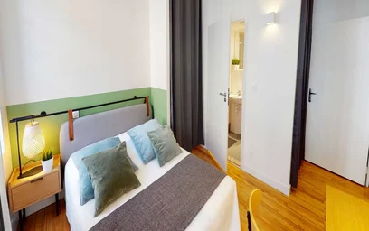 Quarto para alugar num apartamento partilhado em {area}
