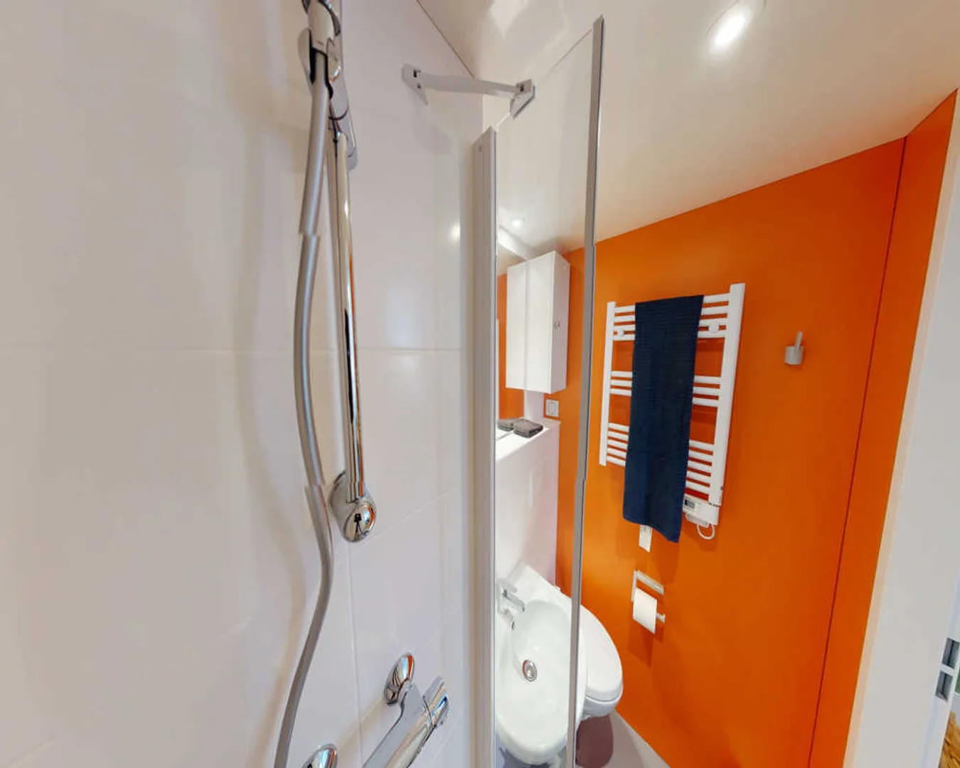 Quarto de estudante económico perto do campus em 