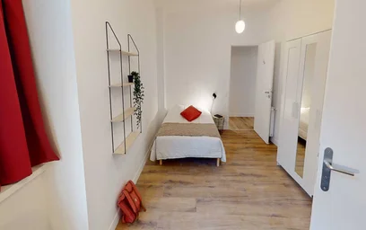 Private room at Avenue Sainte-Anne, image 1 of 24