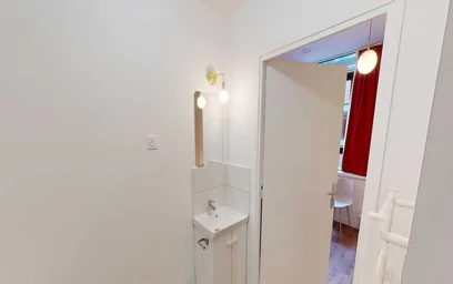 Private room at Avenue Sainte-Anne, image 6 of 24