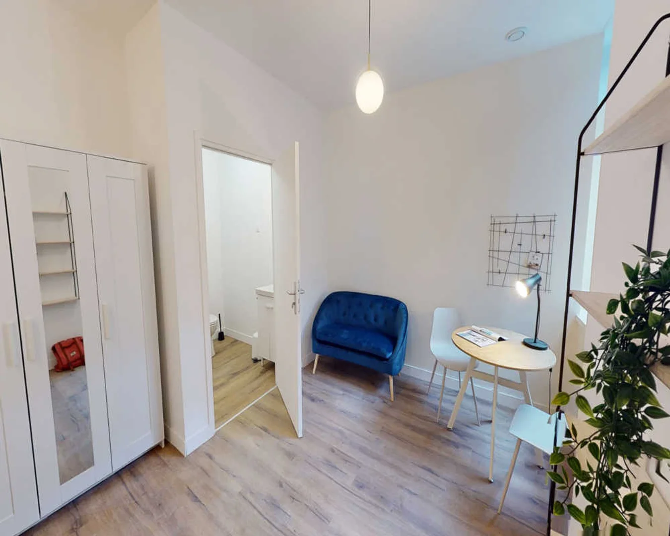Cozy room for students available in