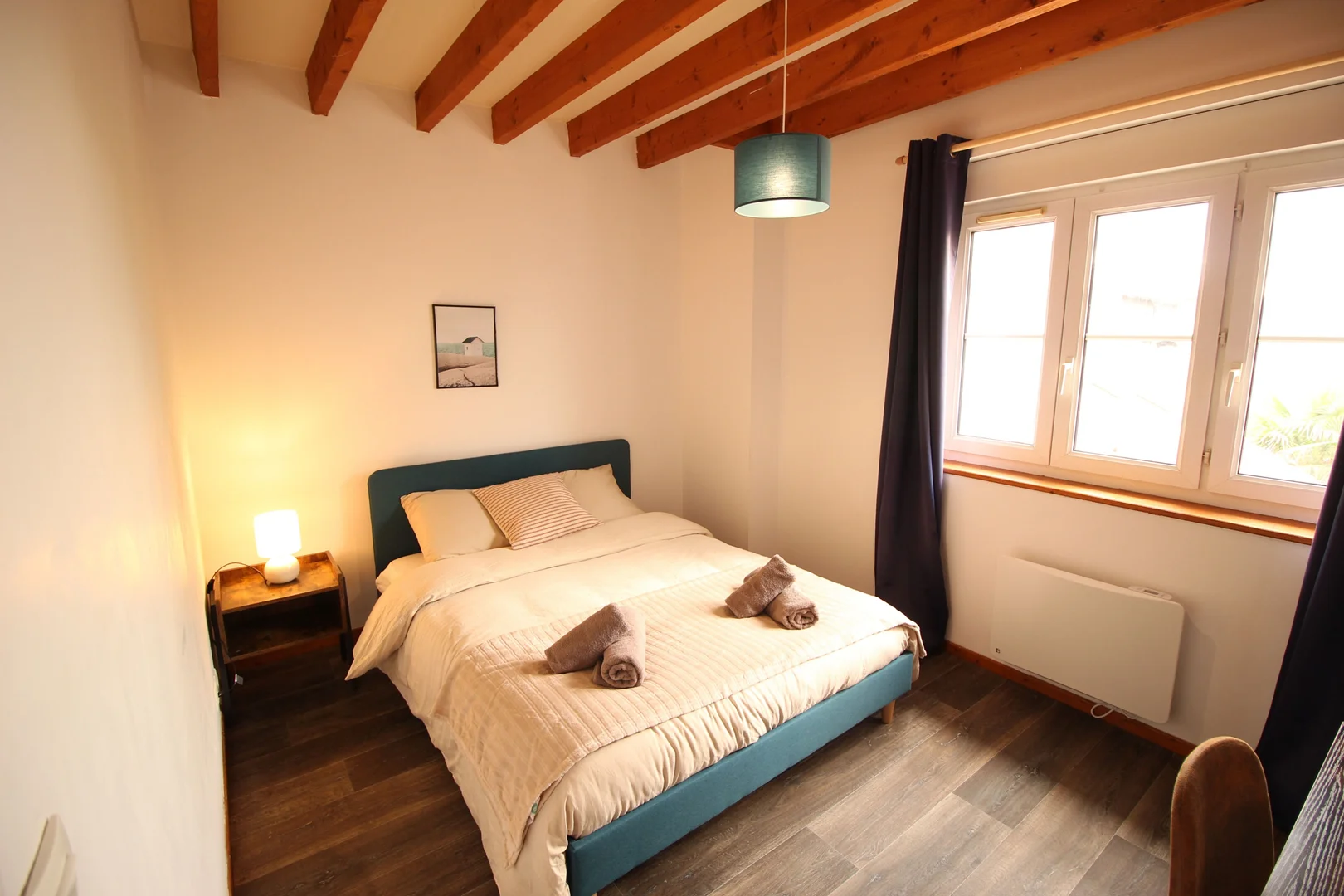 Bright and airy student room with easy university access in