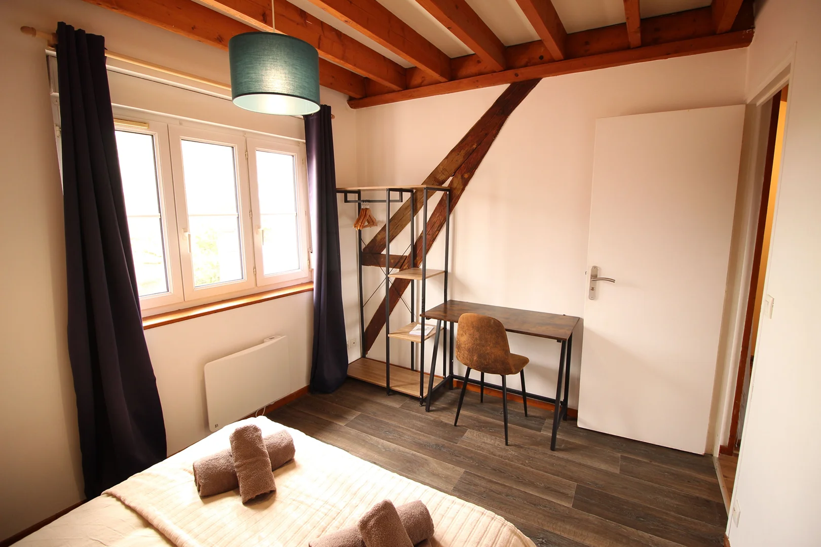Student-friendly room in with modern amenities