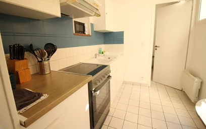 Entire apartment at Boulevard Marie et Alexandre Oyon, image 13 of 24