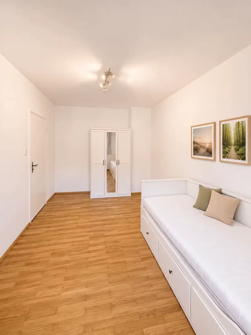 Quarto para alugar em apartamento de estudantes em , totalmente mobilado