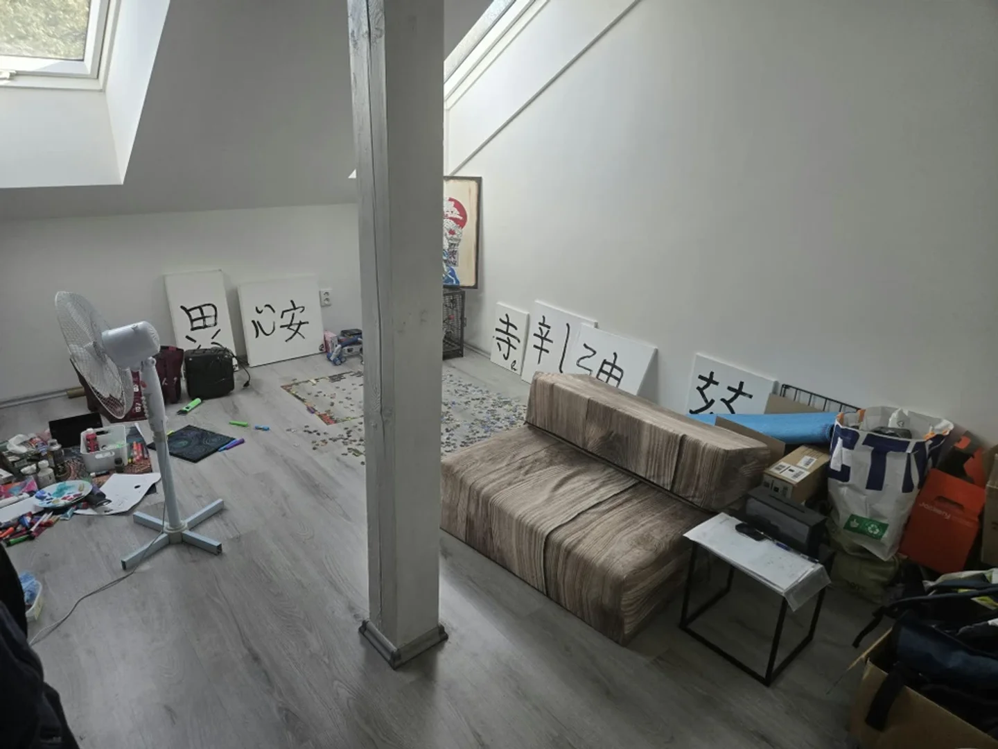 Chambre d'étudiant lumineuse et aérée avec accès facile à l'université dans 