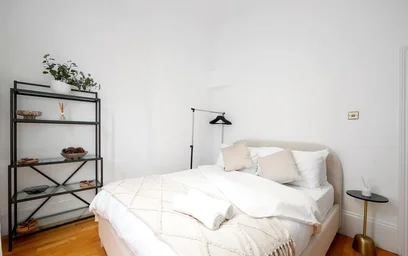 Moderne und helle Wohnung in {area}