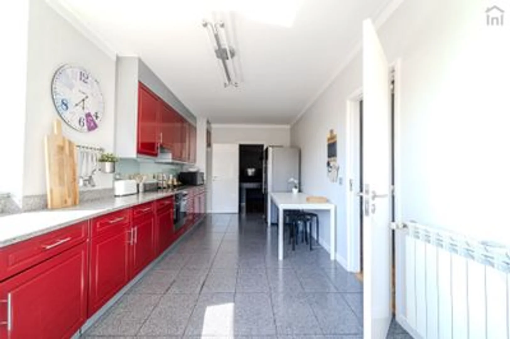 Habitación asequible para estudiantes con buena iluminación en