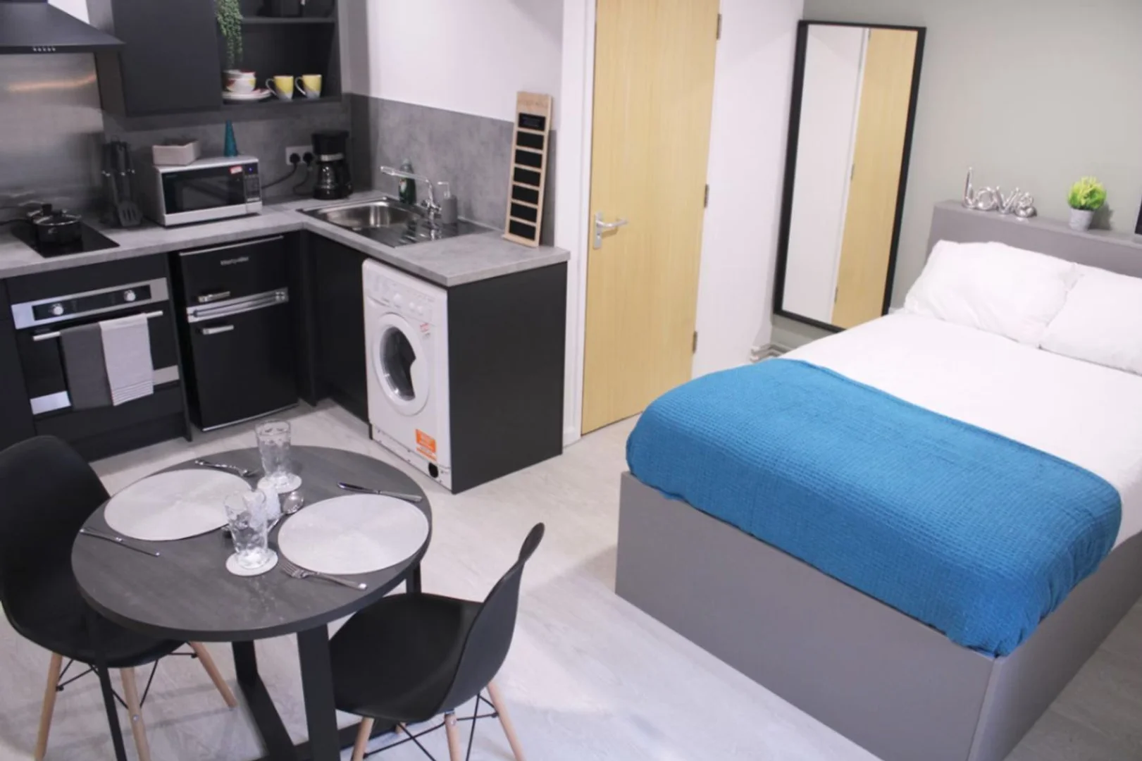 85 Jarrom St, Leicester LE2 7DJ, United Kingdom          