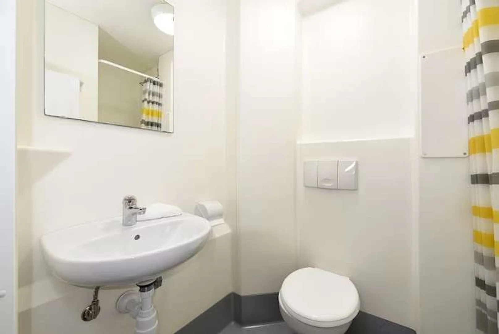 33-35 Calgary St, Glasgow G4 0XG, United Kingdom         