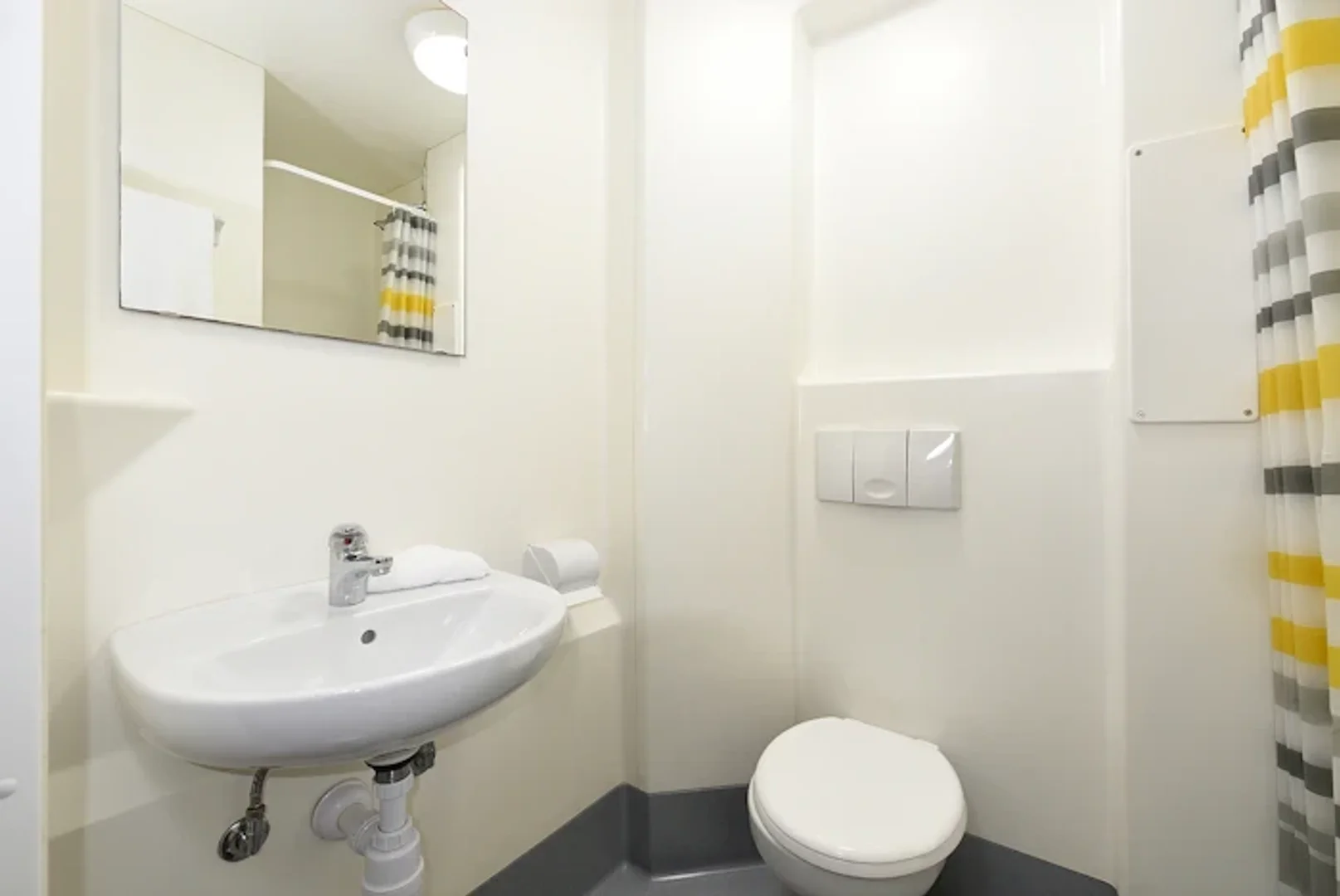33-35 Calgary St, Glasgow G4 0XG, United Kingdom         