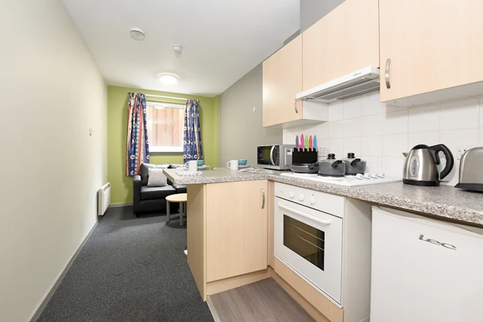 33-35 Calgary St, Glasgow G4 0XG, United Kingdom         