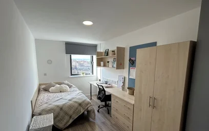 Chambre à louer avec lit double {area}