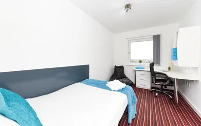 Quarto para alugar num apartamento partilhado em {area}