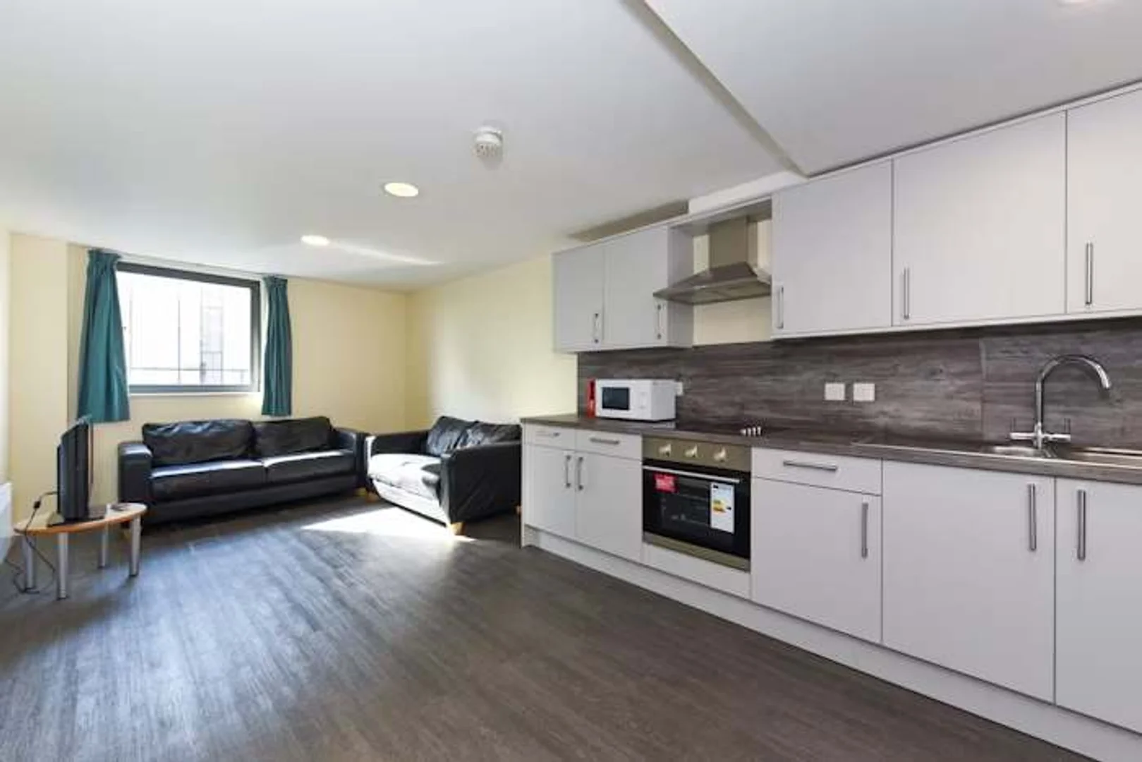 Chambre confortable pour étudiants disponible dans
