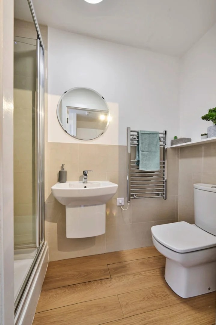 Estúdio moderno para estudantes com todas as comodidades em 