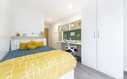Habitación privada muy luminosa en {area}
