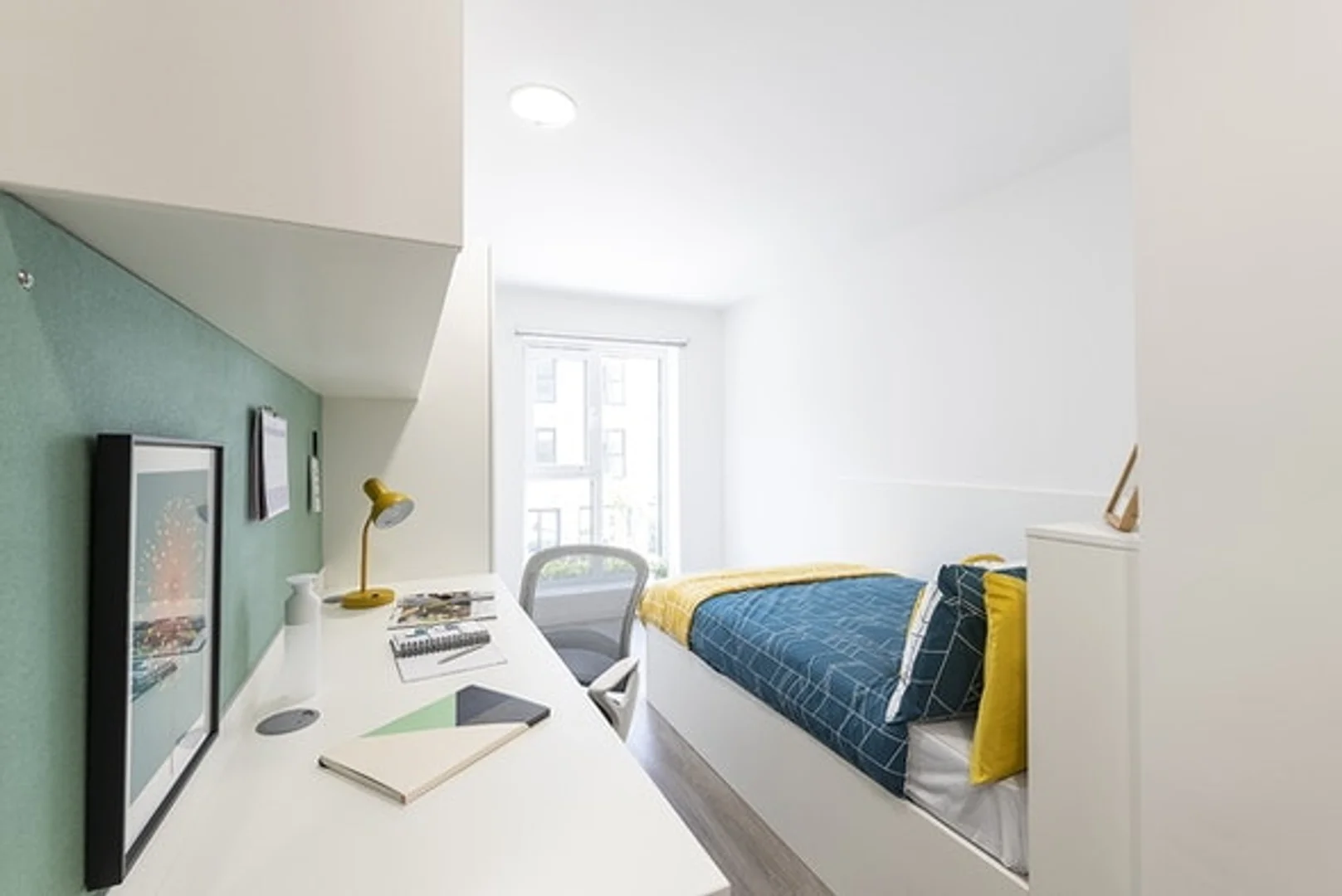 Habitación estudiantil amplia y cómoda en 