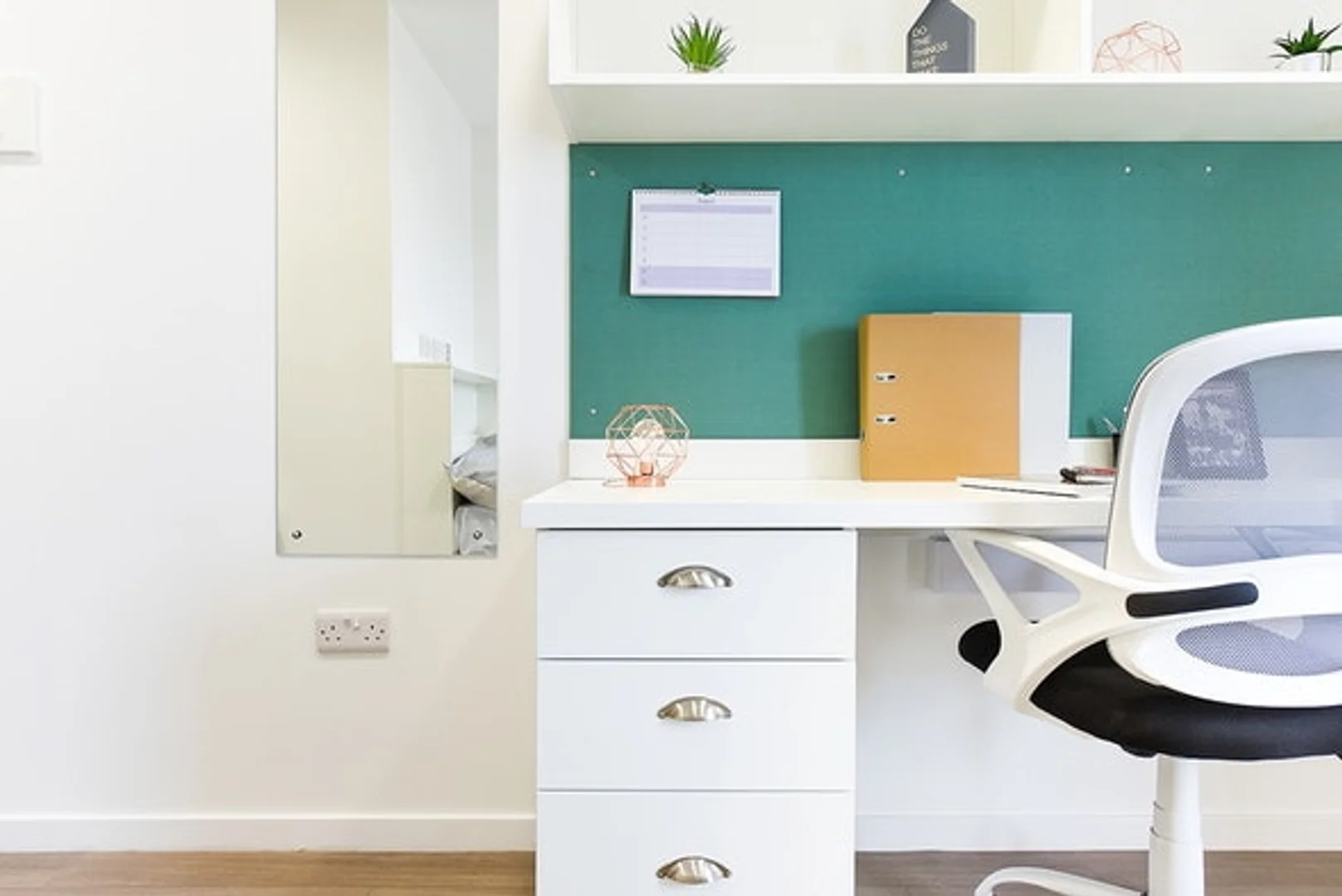 Habitación estudiantil económica cerca del campus en 