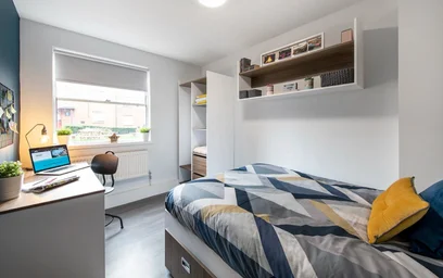 Apartamento moderno e brilhante em {area}