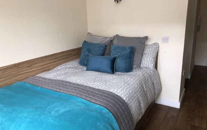 Quarto para alugar ao mês em {area}