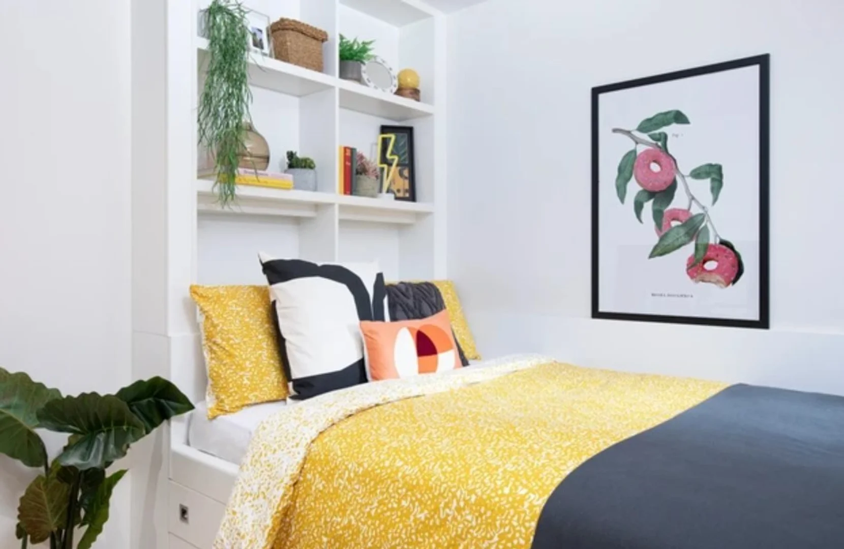 Compact studio apartment ideal for students in 