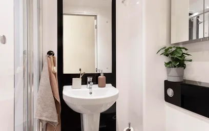 Private room in residence at 16 Merrion Way, Leeds LS2 8PT, United Kingdom, image 26 of 27