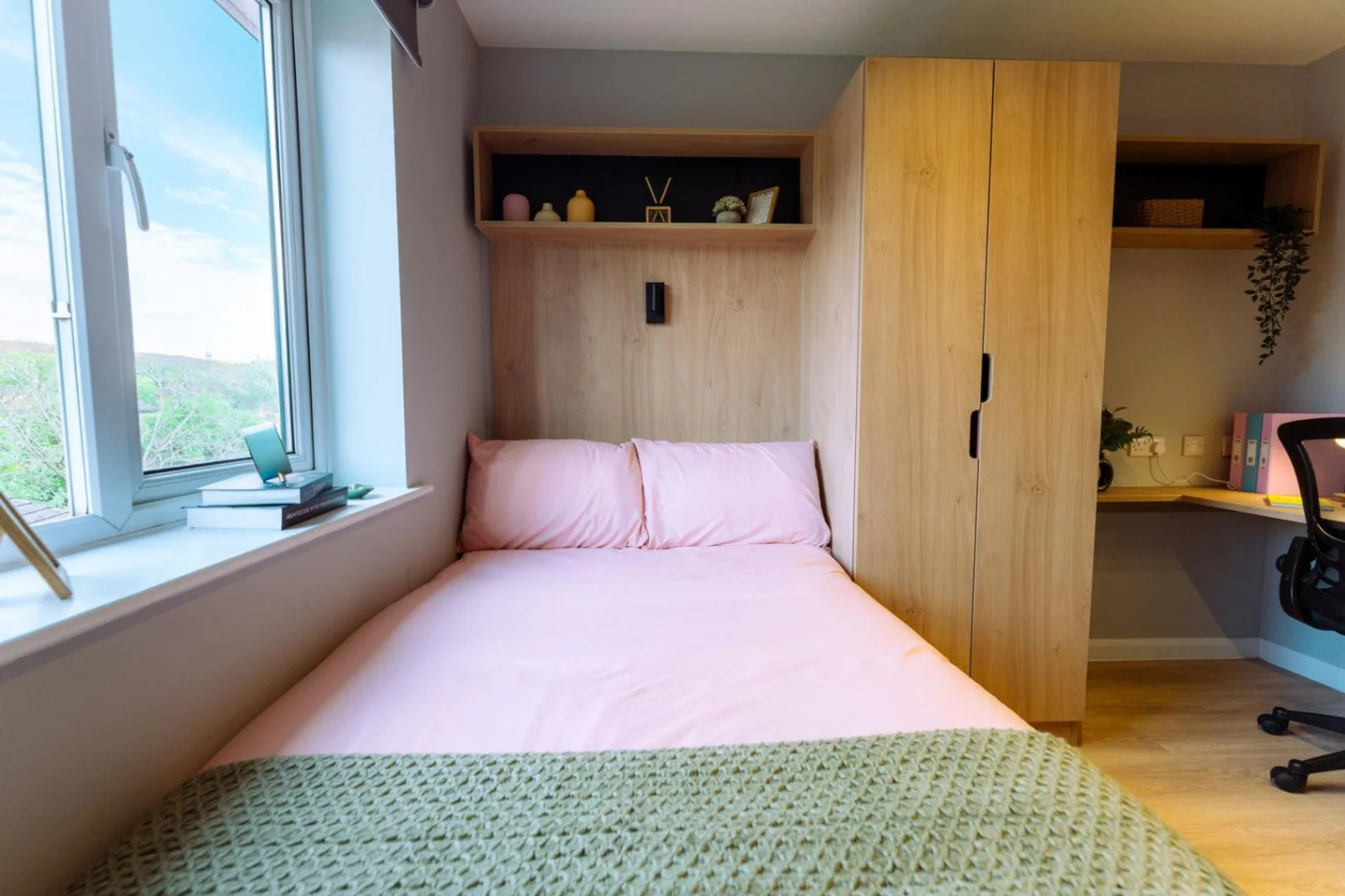 Quarto amigo do estudante em com comodidades modernas