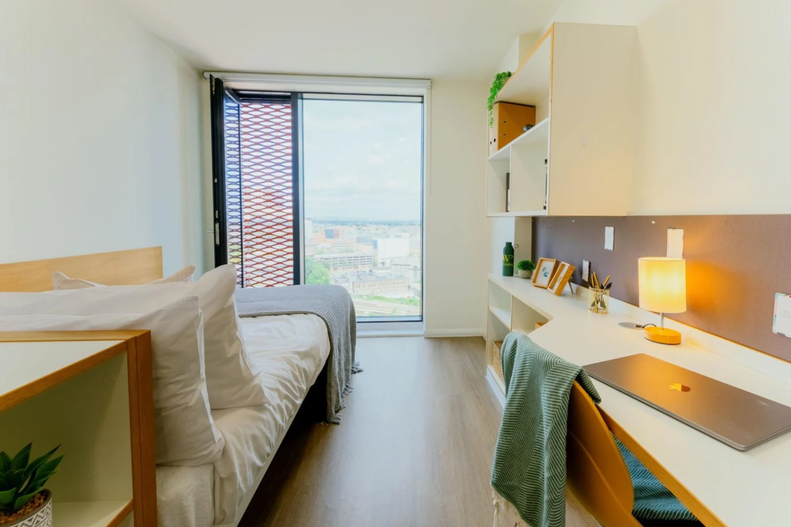 Cozy room for students available in 