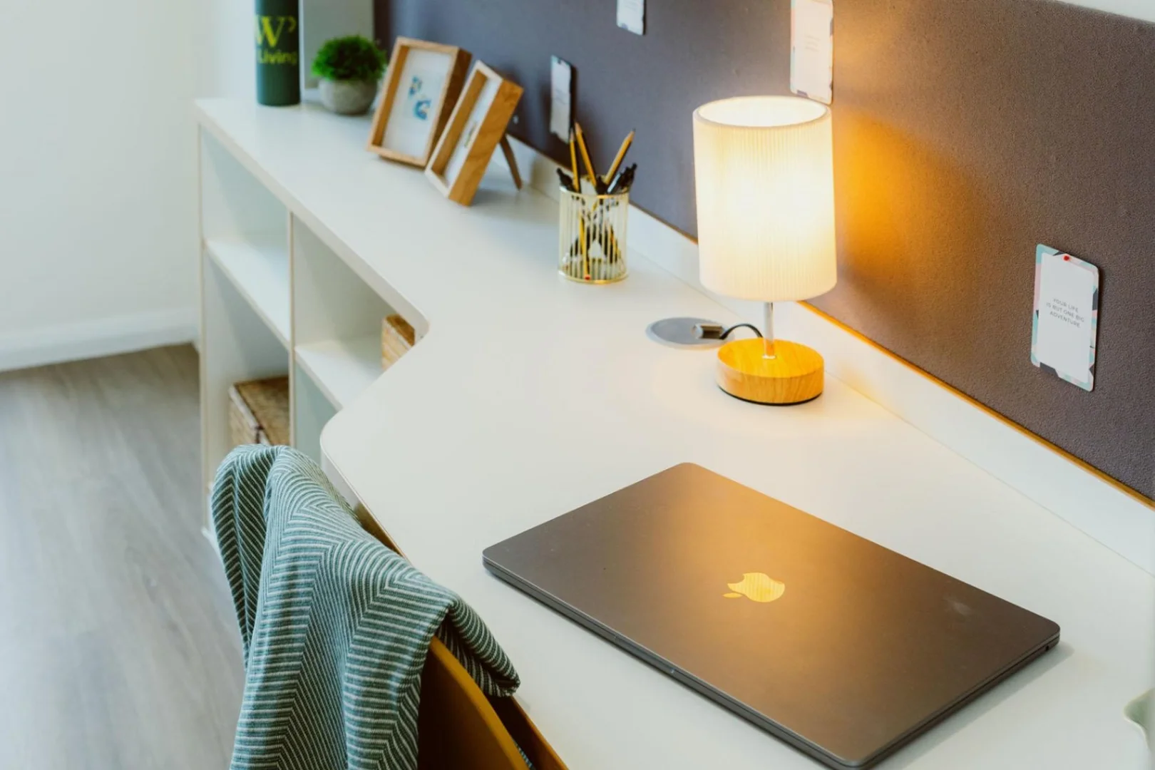 Bright and airy student room with easy university access in 