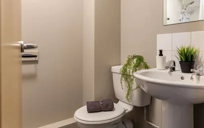 Quarto privado em residência em 1 Lineker Rd, Leicester LE2 7FZ, United Kingdom, imagem 5 de 28