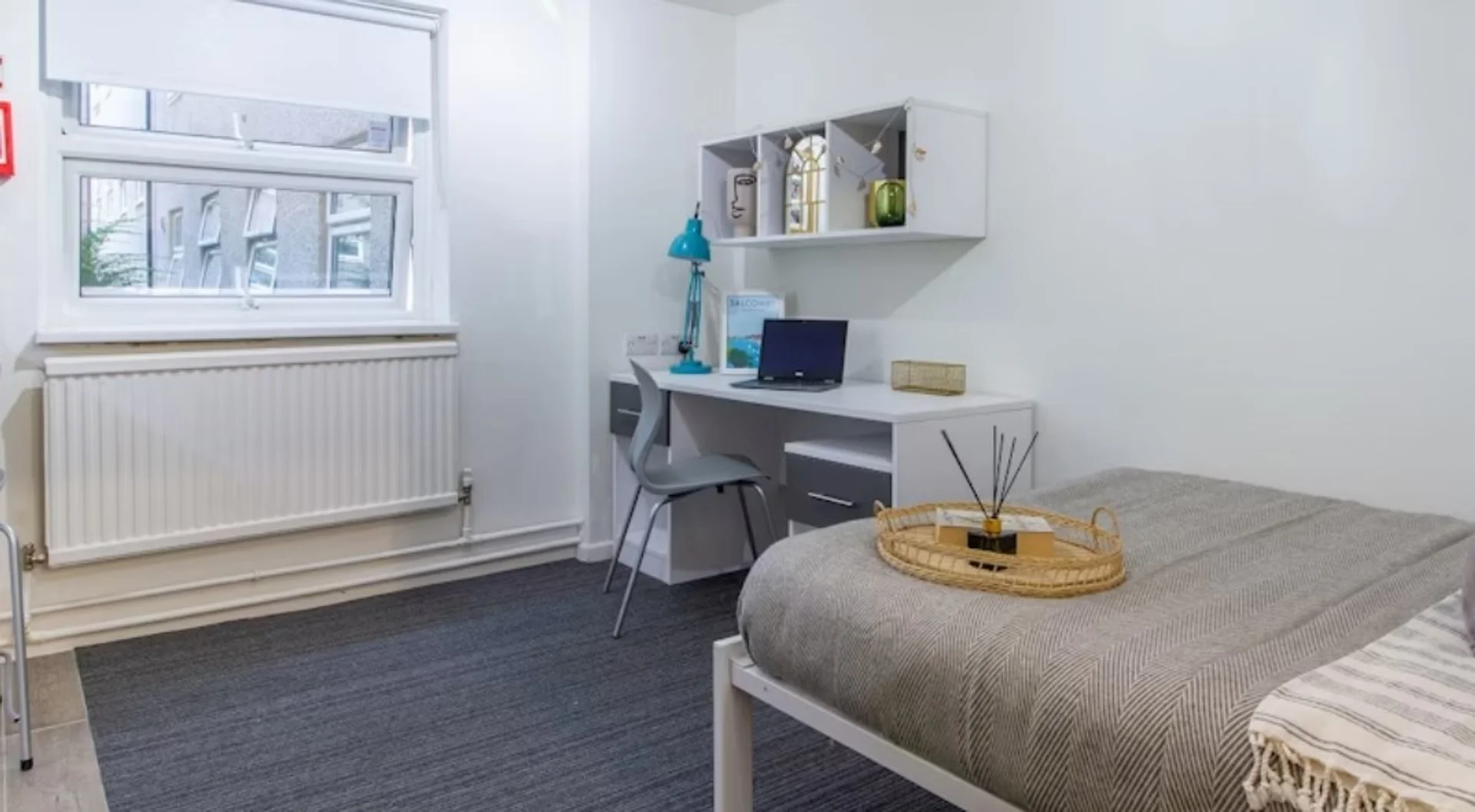 Minimalistisches Studentenstudio in  mit effizientem Grundriss